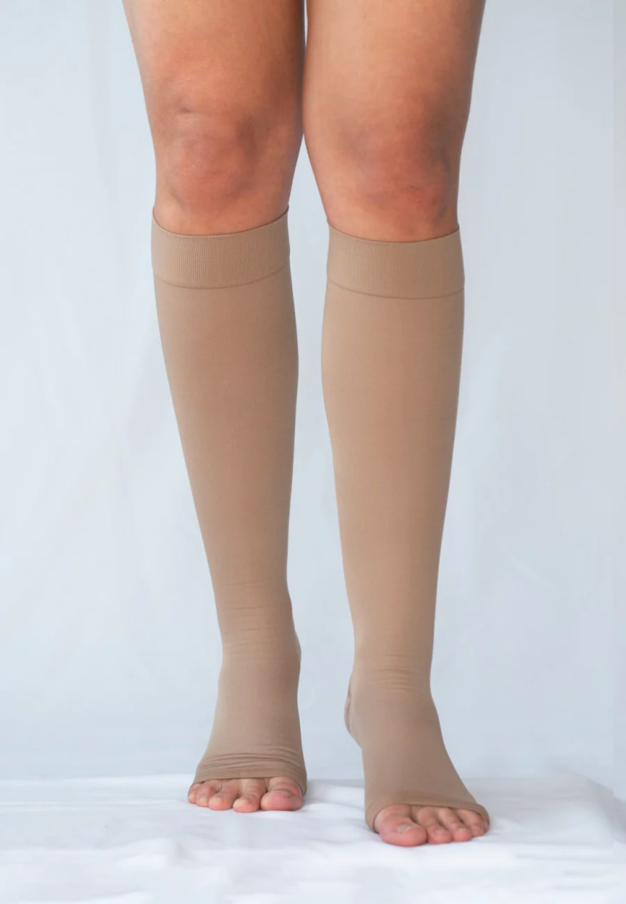 Calcetín De Compresión 20-30 mmHg | Varimed 280 DEN | Punta Abierta + Calzador | Rodilla